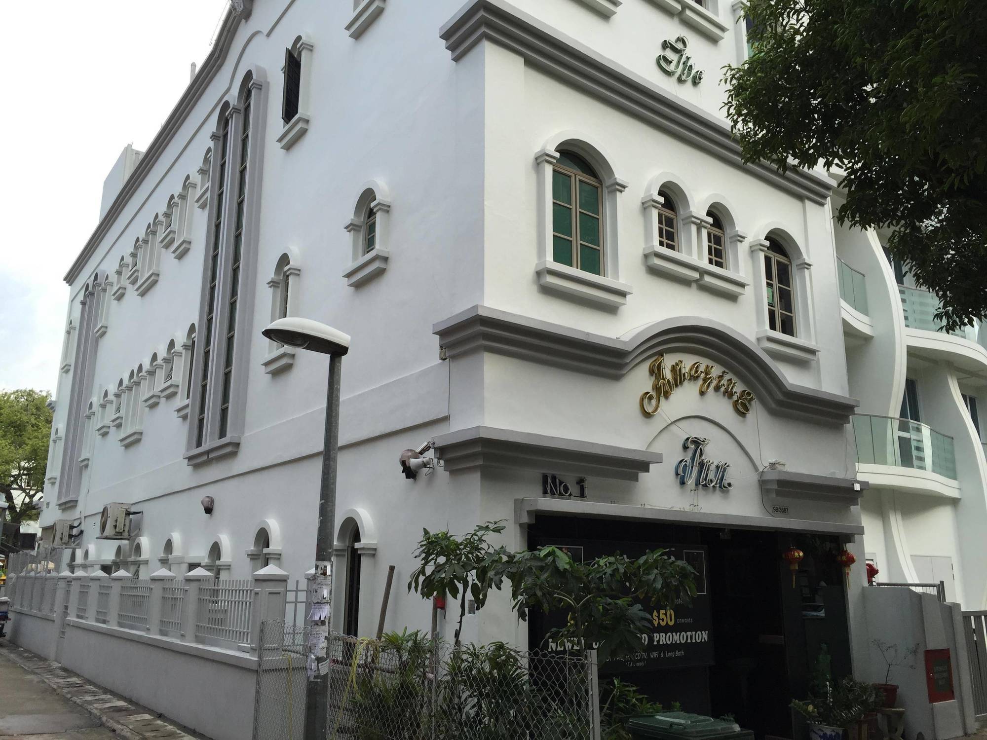 The Amazing Inn Singapore Bagian luar foto